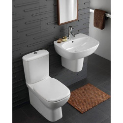 The KOLO Style Rimless toilet with a classic slow-closing lid, (from the exhibition)