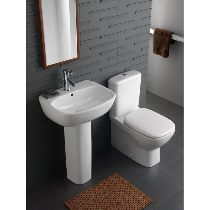 The KOLO Style Rimless toilet with a classic slow-closing lid, (from the exhibition)