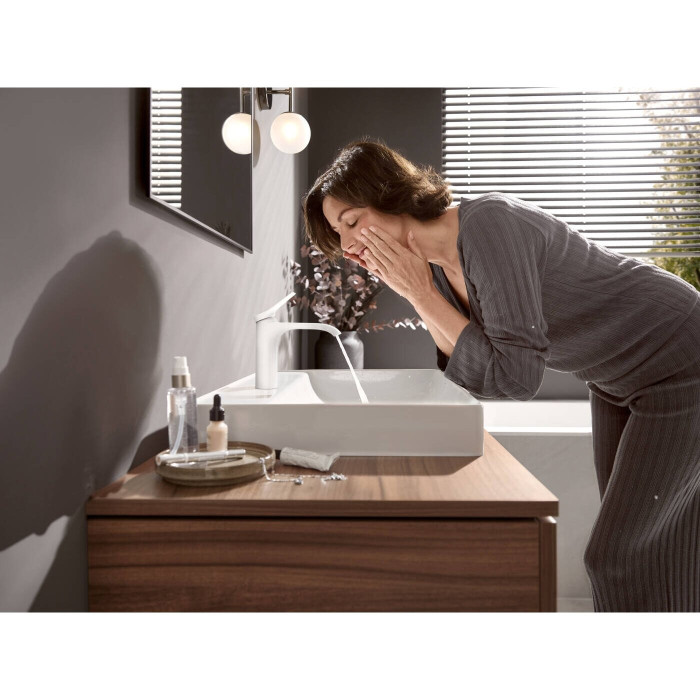 Izlietnes jaucējkrāns ar apakšējo vārstu HANSGROHE Vivenis 110, balts-matēts, 75020700