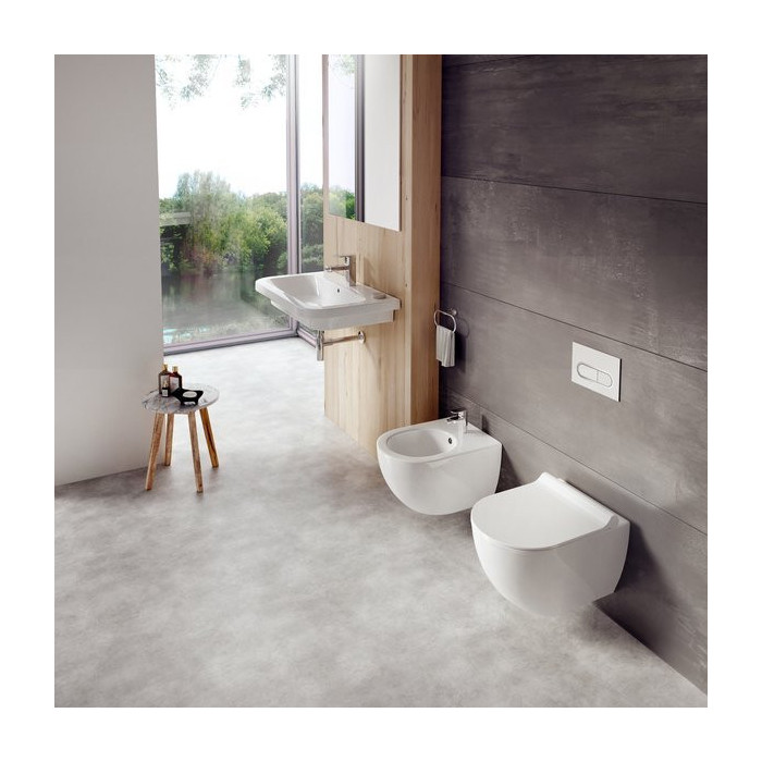 Hanging bidet with RAVAK Uni Chrome bidet mixer (From exhibition)