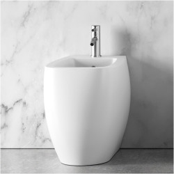 The bidet ALICE CERAMICA Nur is being installed.