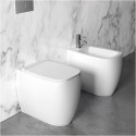 The bidet ALICE CERAMICA Nur is being installed.