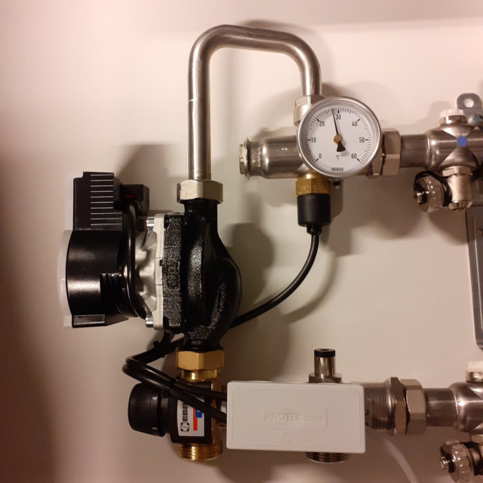 Adjustable floor heating collector MEPA floor 4 circuits with flow meters included with mixing unit