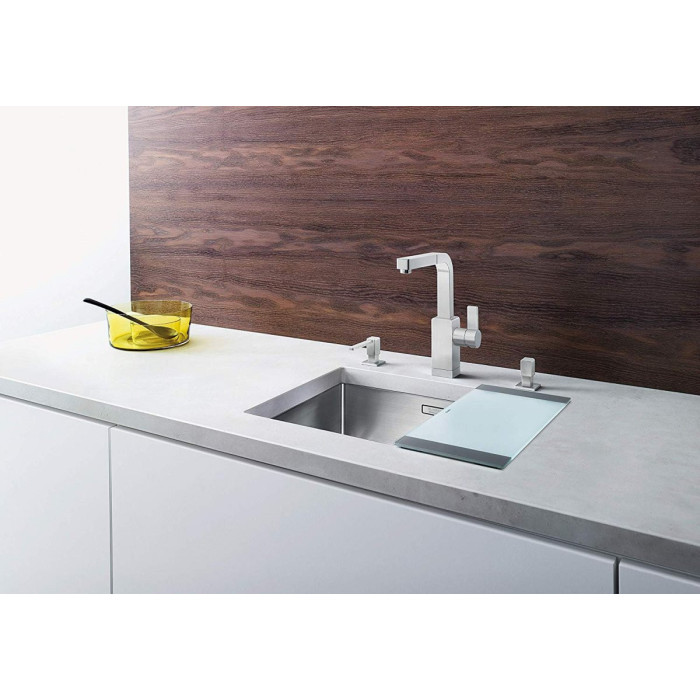 Под столешницей устанавливается мойка BLANCO CLARON 450-U, 49x44 см