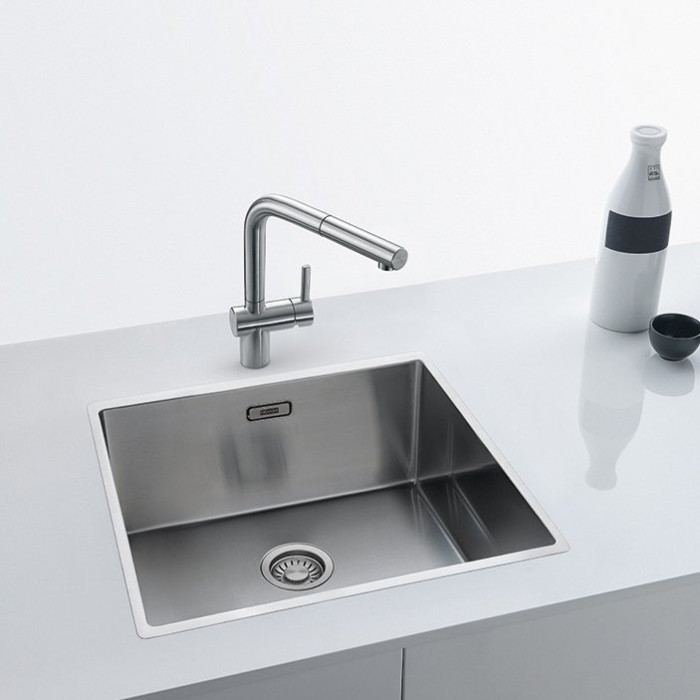 Kitchen (sink) faucet FRANKE ATLAS NEO, with a pull-out hose and Laminarstrahl technology